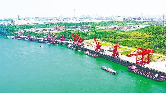 湖北省“以港兴园”示范港区——车阳河港区，是荆州岸线最长、功能最齐全的港口。 （受访单位供图）
