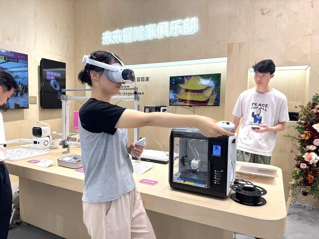 全国首家“AI+养老”主题体验店“晞颐·AI体验馆”。 舒抒 摄