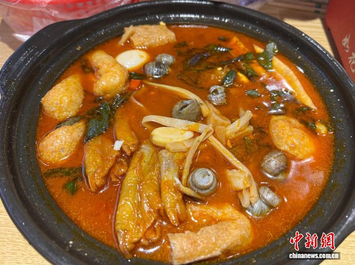 圖為螺螄鴨腳煲。陳梅 攝