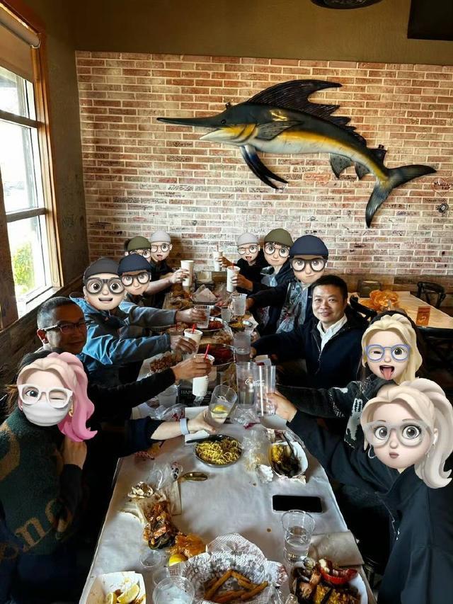 何小鹏设赌局： 2026小鹏VLA追平FSD，输家裸跑金门大桥、赢家开中餐厅