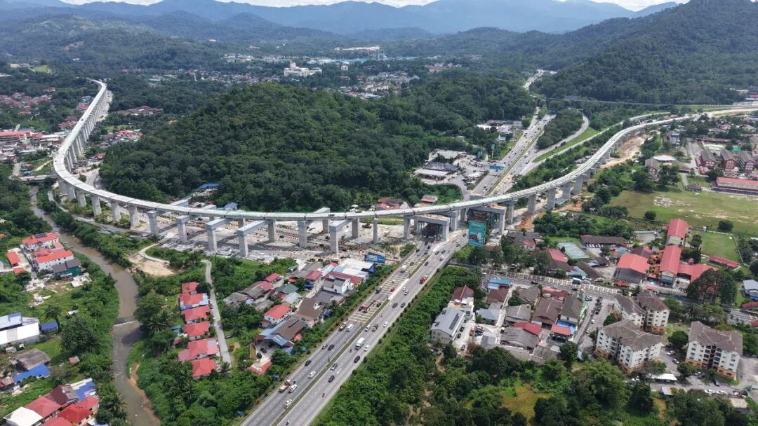 （在建的马来西亚东海岸铁路是中马两国共建“一带一路”的旗舰项目。中交四航局马东铁项目八分部供图 ）