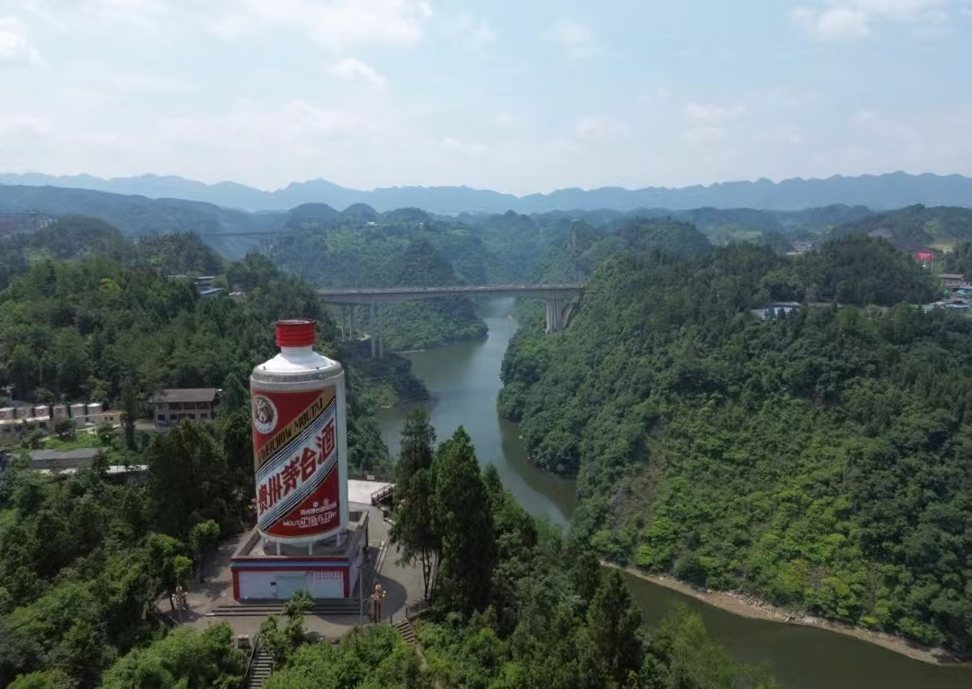 年轻人集体戒酒,让“老登”酒企的天快塌了