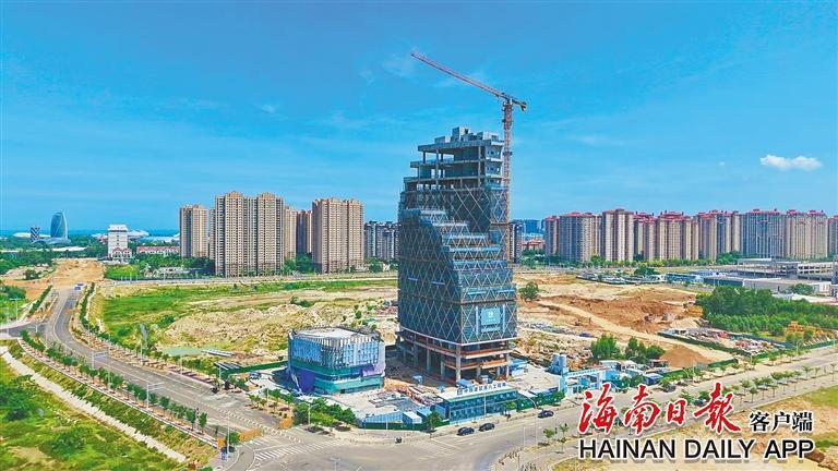 ​位于儋州市环湾新区的深儋科创中心项目有序推进施工建设。通讯员 羊文彪 摄