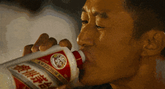 年轻人集体戒酒,让“老登”酒企的天快塌了