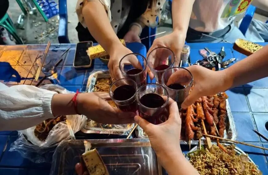 年轻人集体戒酒,让“老登”酒企的天快塌了