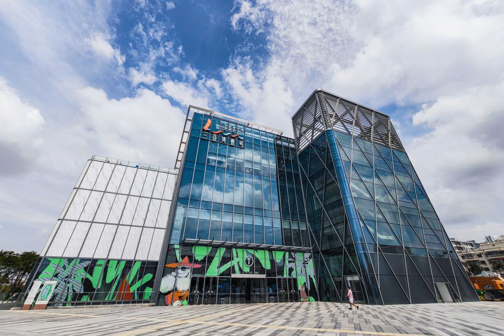 　　↑ 在海南自贸港重点园区——三亚中央商务区拍摄的商业综合体三亚湾壹号（11月1日摄）。