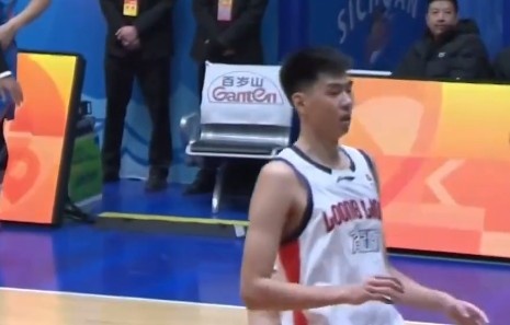 存在感很强！徐昕半场3中2拿到4分6板1断2帽 正负值+13最高