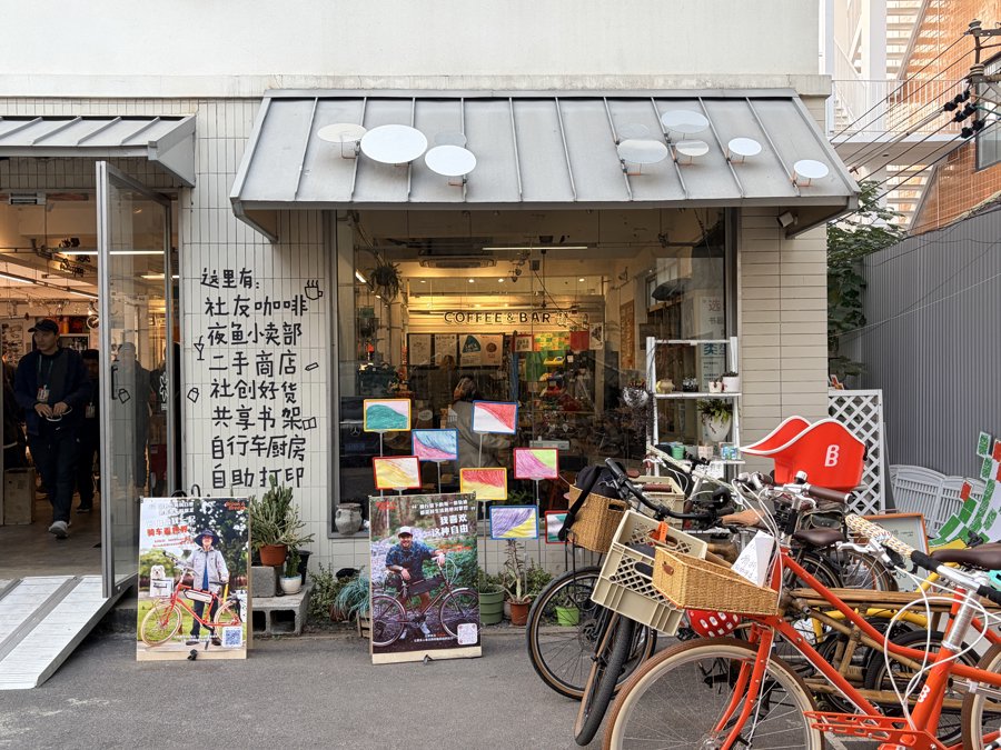 大鱼所在的新华·社区营造中心,前身是一块被荒废的空间,也是空间改造的成果(牛益彤 摄)