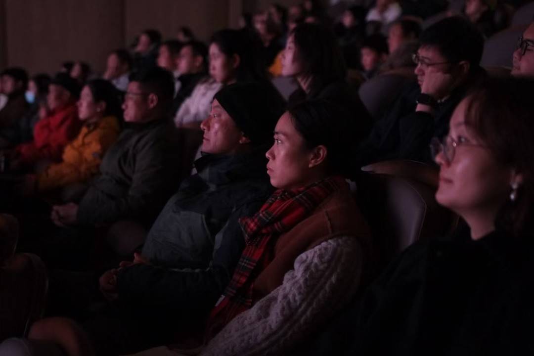 正在觀影的觀眾