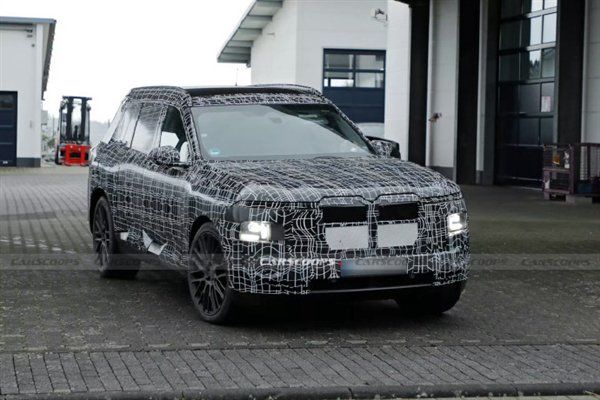 宝马全新一代X7新谍照曝光：分体式LED大灯 外观线条更硬朗