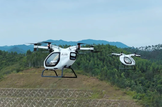 广汽高域飞行汽车试飞检测基地在韶关运营，配备垂直起降点与滑行跑道