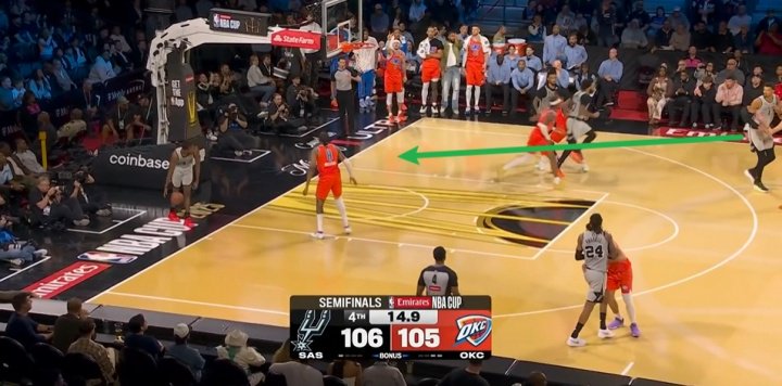 敢担当！文班从屏幕外冲回底线接关键球 避免球队失误！