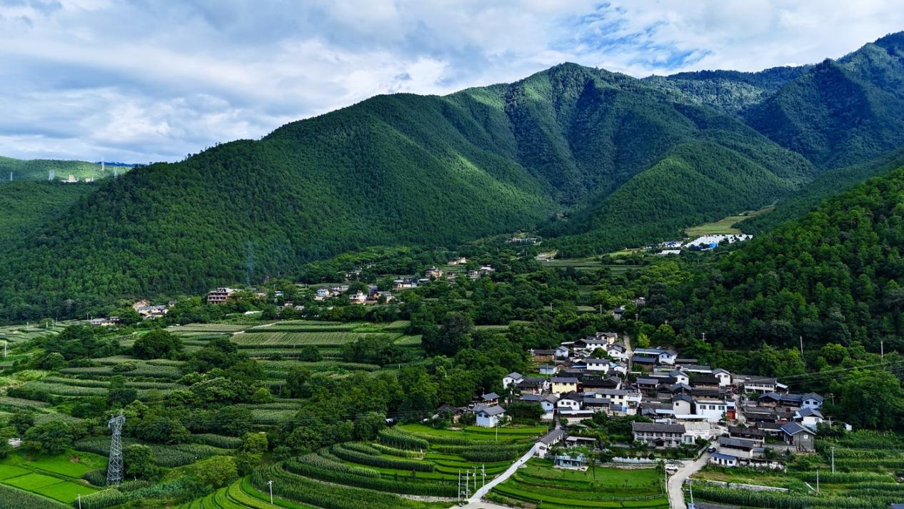 啟別村。貢秋次仁攝