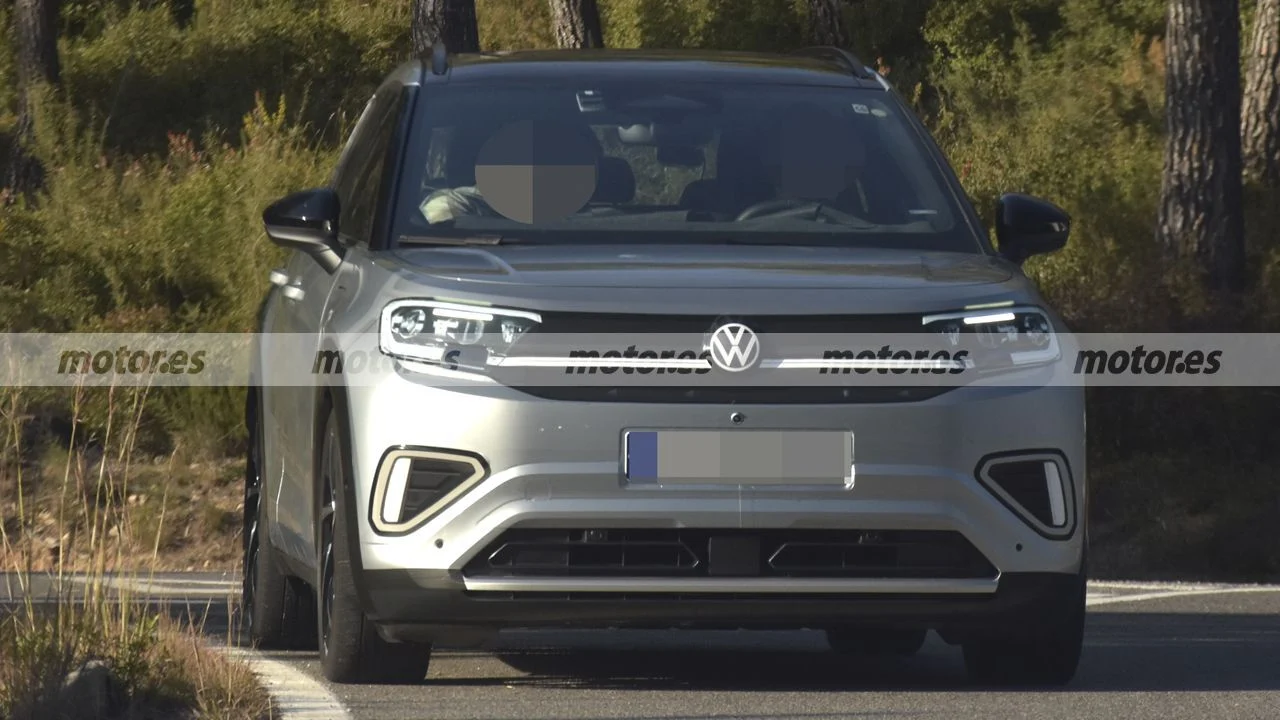 大众 ID.Cross 纯电小型 SUV 量产版谍照曝光，明年上市