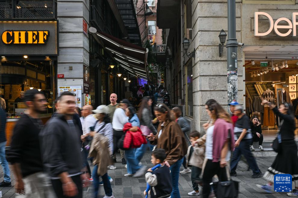 镜头连中外丨始于田间归于烟火 在街头巷尾找寻咖香