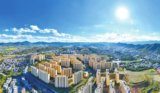 卯家湾易地扶贫搬迁安置区全景。记者 刘宇丹 摄