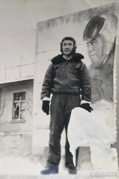 在部队时的沈华中（本文图片均由东航武汉公司供图）