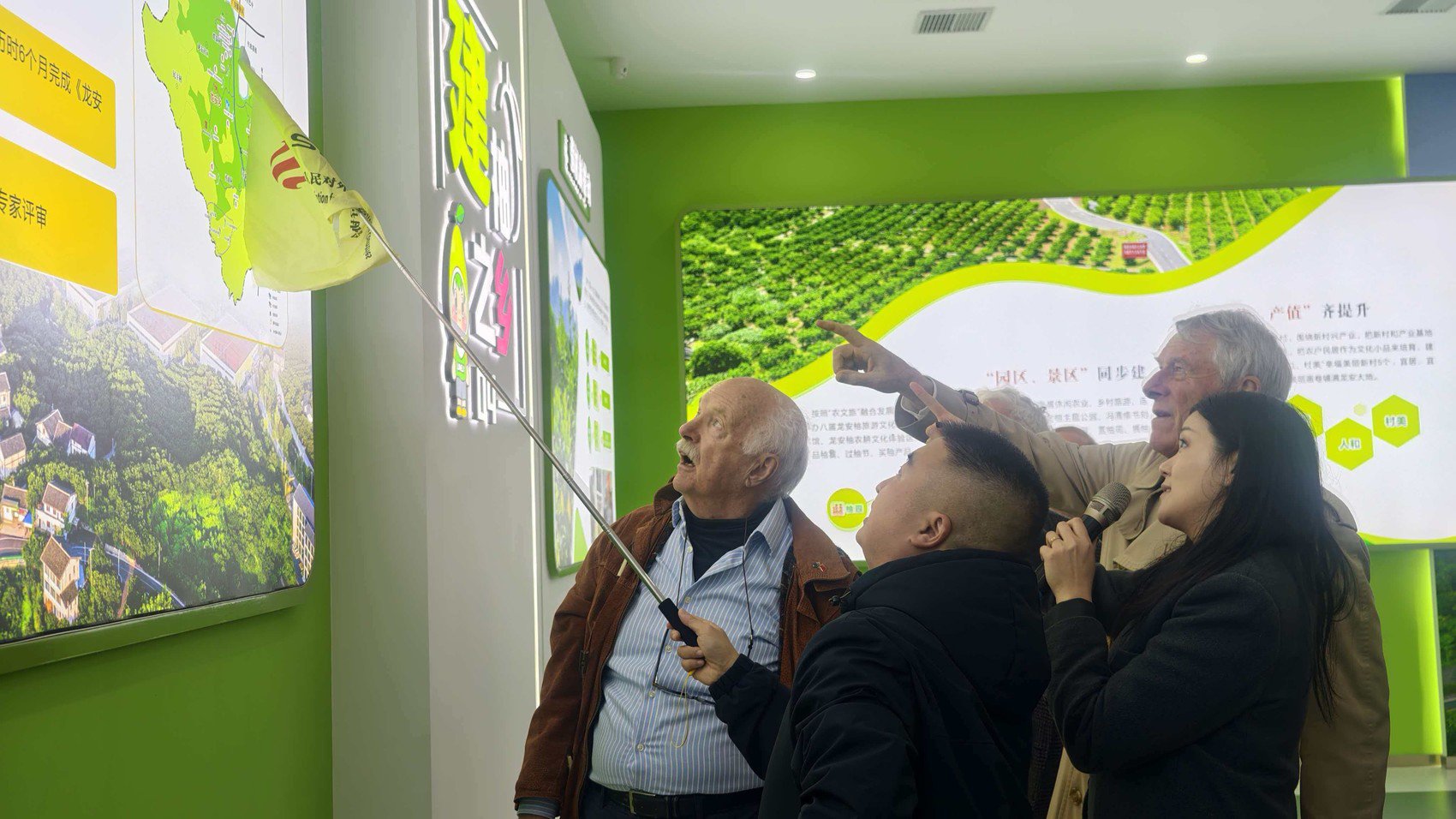 澳大利亚前议员协会代表团参访广安龙安柚母本园