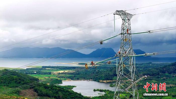 建设中的海南500千伏主网架工程。南方电网公司供图