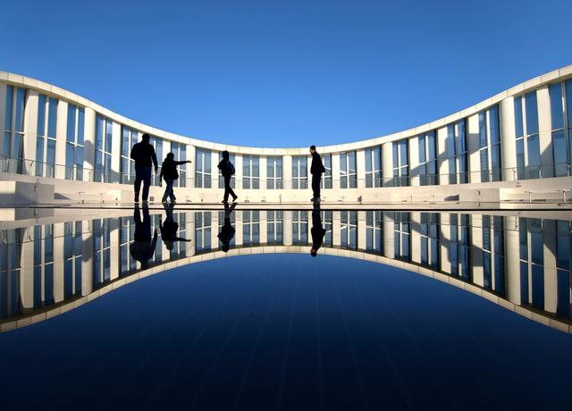 太平洋新天地258米观景平台犹如天空之镜 新民晚报记者 周馨 摄