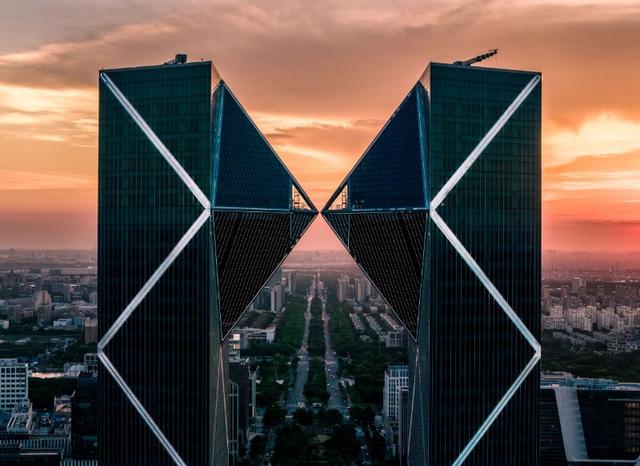 临港西岛中银金融中心正在收尾，建成后将成临港第一高楼 新民晚报记者 陈梦泽 摄