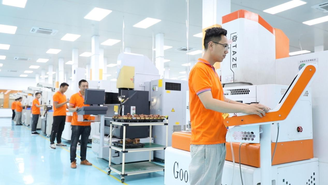 领益智造的精益化生产管理。图片来源：领益智造官网