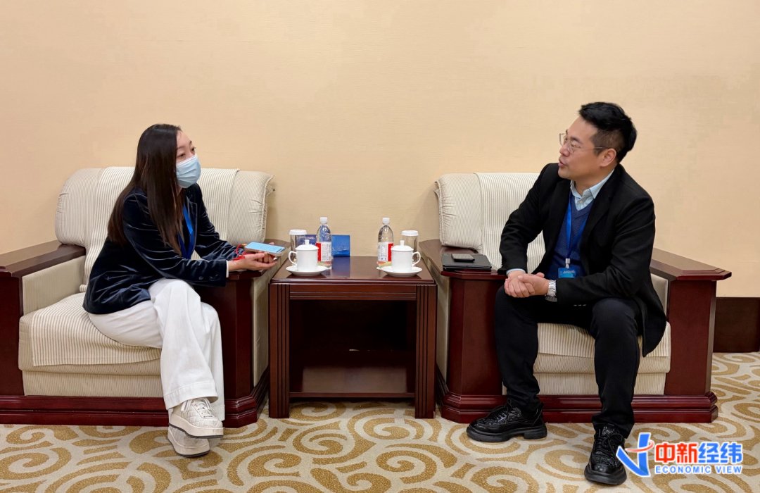国联股份CNAUTO平台执行总裁许建(右)中新经纬 夏冰倩摄