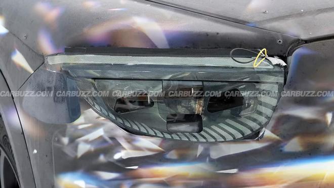 宾利首款纯电SUV冬测图泄露，内饰首次曝光