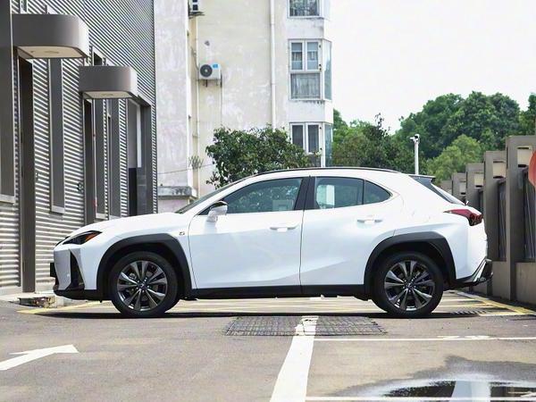 因OTA推送程序有误 丰田召回4辆进口雷克萨斯UX汽车