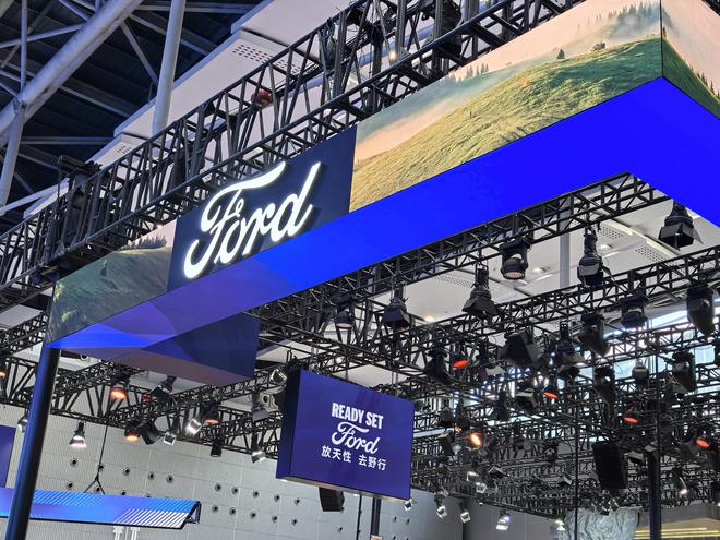 福特汽车战略调整：取消部分大型电动汽车生产计划，未来两年投资约20亿美元扩展储能业务