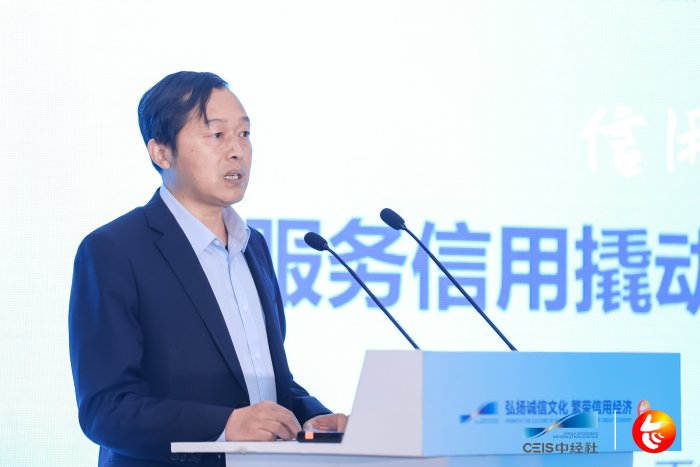 图为大禹节水集团副总裁于虎华分享主旨演讲