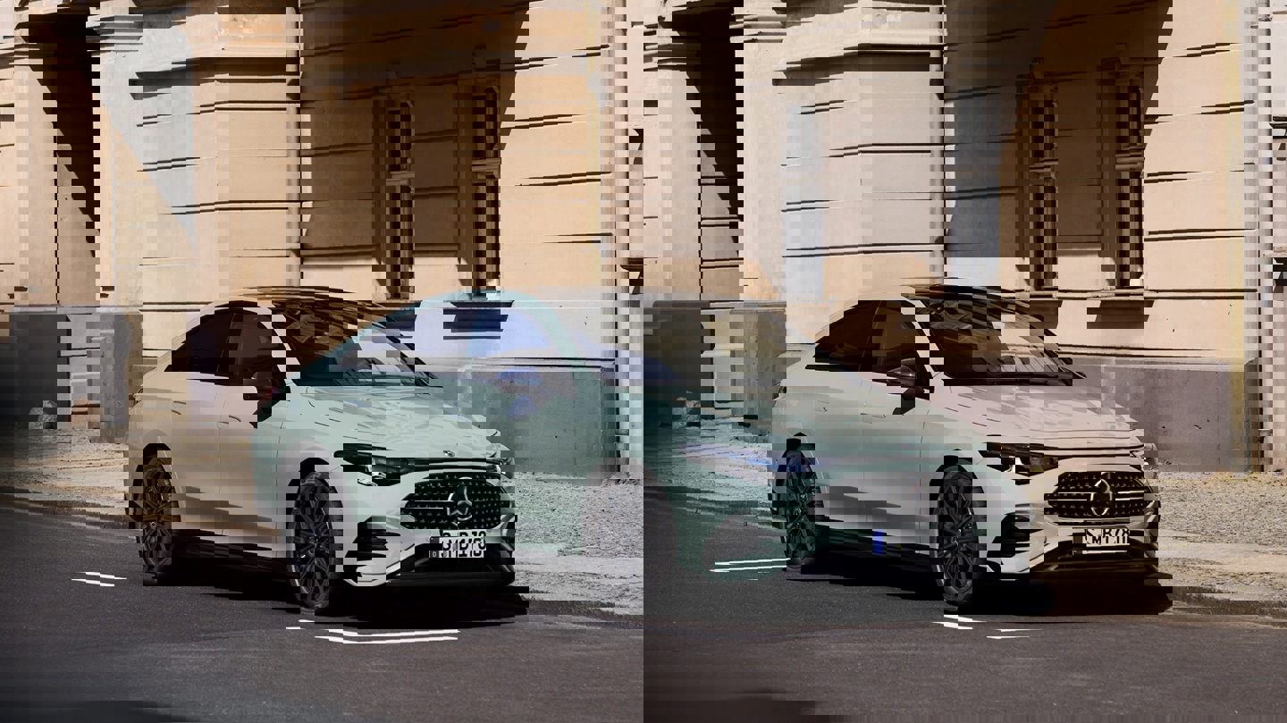 奔驰 2026 款 CLA 220 混动轿车细节：携手吉利研发 1.5T M252 四缸发动机