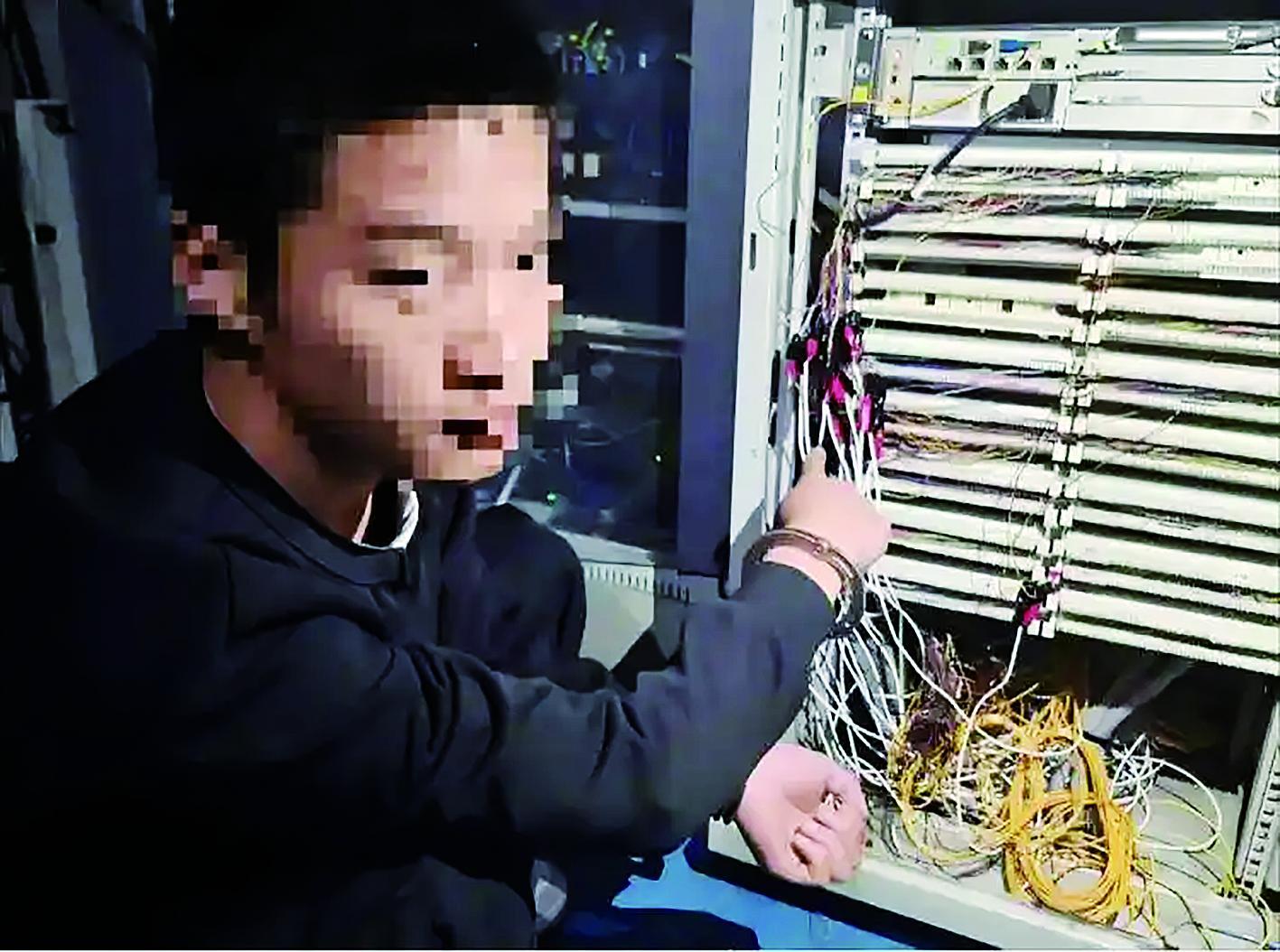 涉案嫌疑人指认作案设备