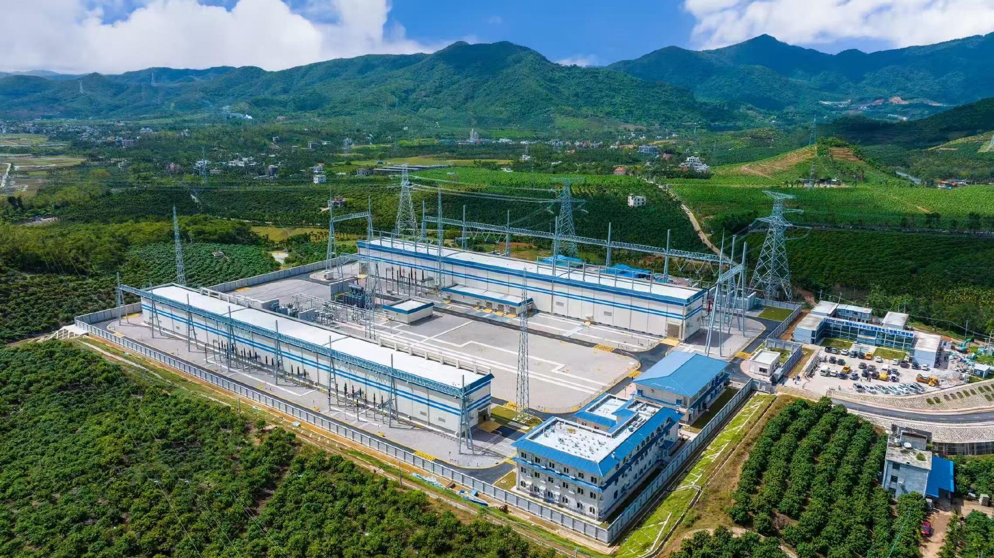 500千伏三亚变电站全景。卓怀瑞摄