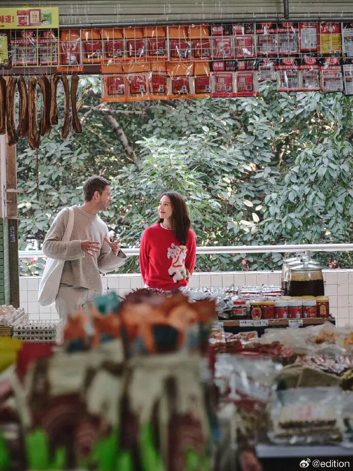 女星高圆圆被指拍综艺用替身，相关方回应：在拍摄广告，为效率安排人员进行取景与灯光测试