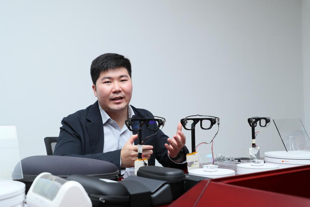 尼卡光学现场介绍核心技术 | 李剑锋 摄