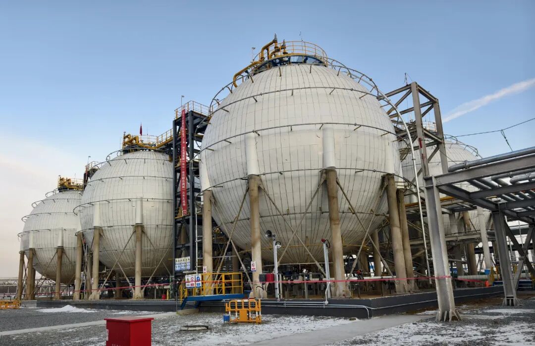 “青氢一号”全球最大绿色氢氨醇一体化项目。科技日报记者 刘园园 摄