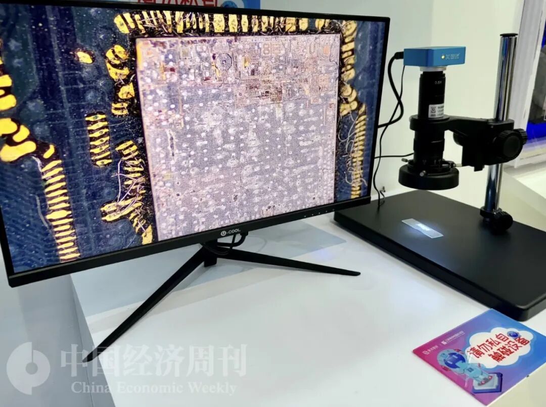 电子显微镜下的芯片 本刊记者 谢玮I摄