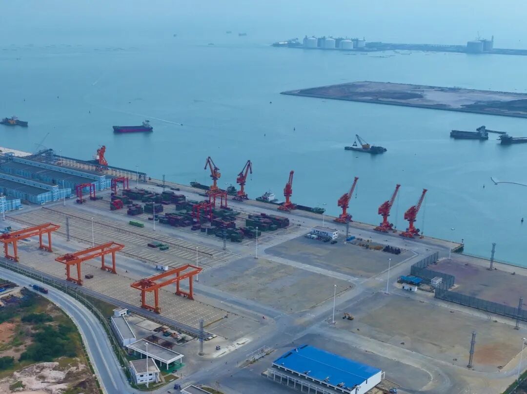 北海港铁山港西港区北暮作业区南7号至南10号泊位工程(二期)顺利通过竣工验收。吴龙 摄