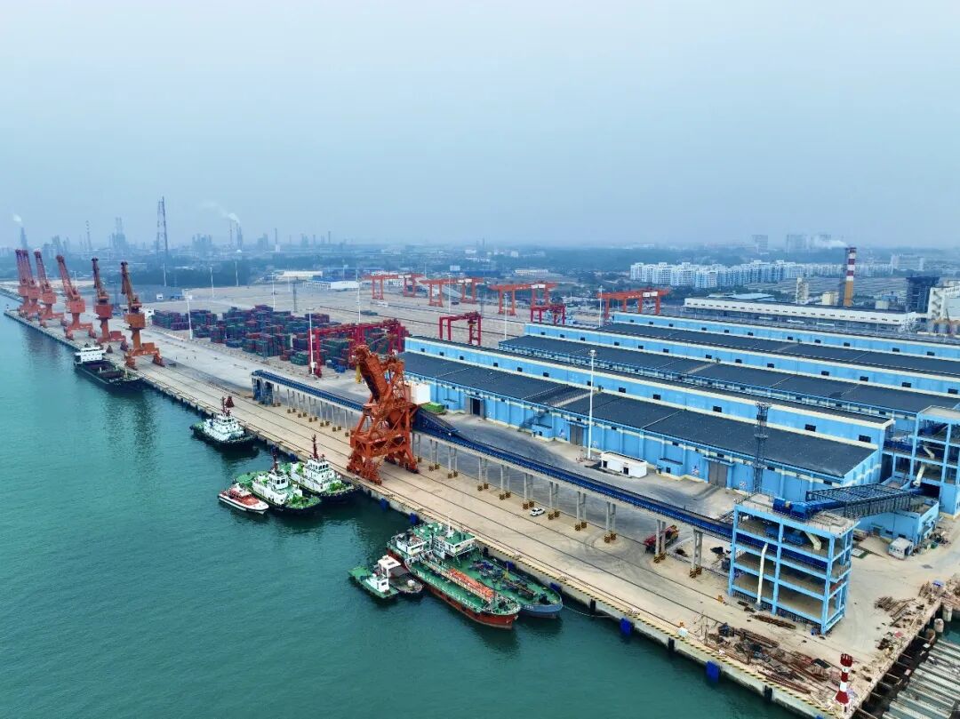 北海港铁山港西港区北暮作业区南7号至南10号泊位工程(二期)顺利通过竣工验收。 裴柱为 摄