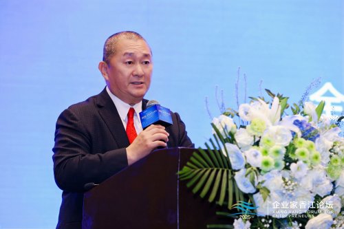 全国工商联原副主席、香江集团董事局主席刘志强图片来源：中企会企业家俱乐部