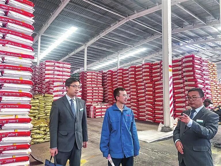 农行金昌分行客户经理实地了解企业生产经营情况