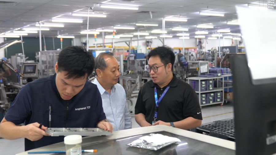 （李忠利认为人才对产业发展至关重要。拍摄/肖航）