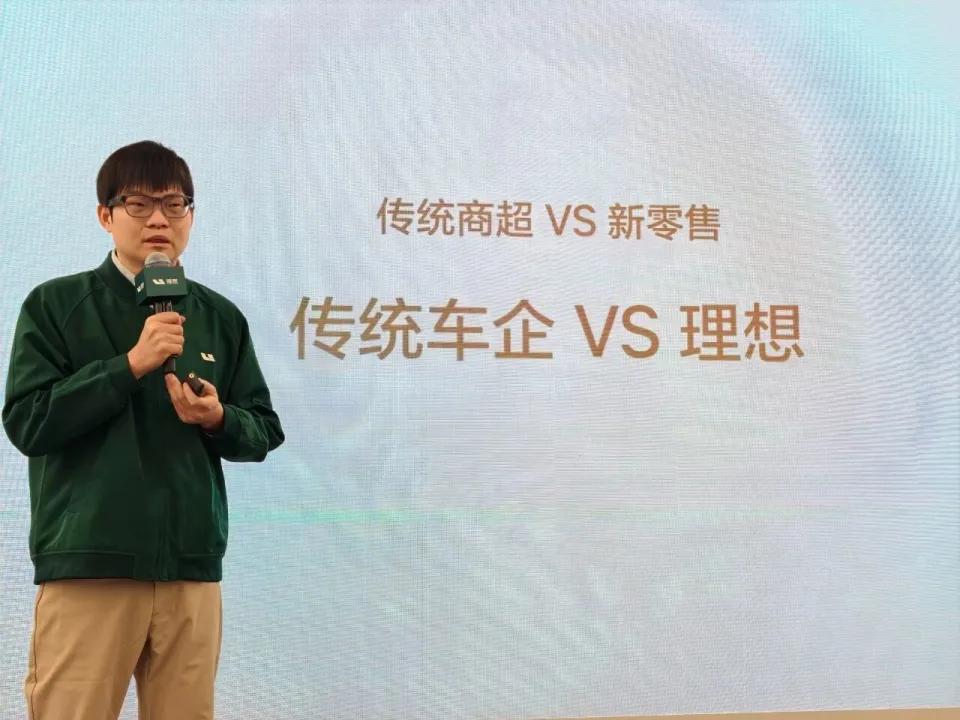 复盘2025AI眼镜：百款产品的聚焦和分化