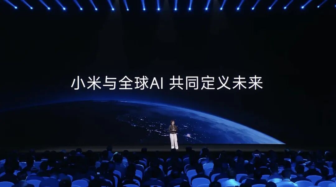 雷军“千万年薪”挖人，罗福莉首秀！