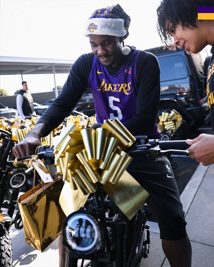 属你最开心！艾顿晒照：来自东契奇的圣诞礼物 感谢圣诞老人