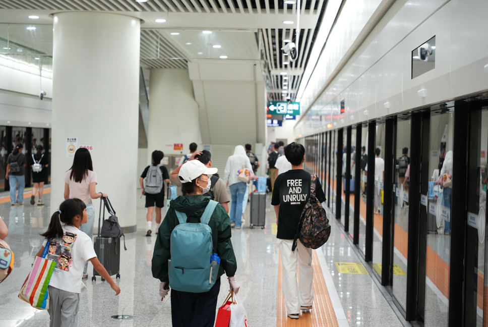 赋能深港窗口新升级 | 方大首创智能全滑动站台门于深圳福田高铁站首次启用