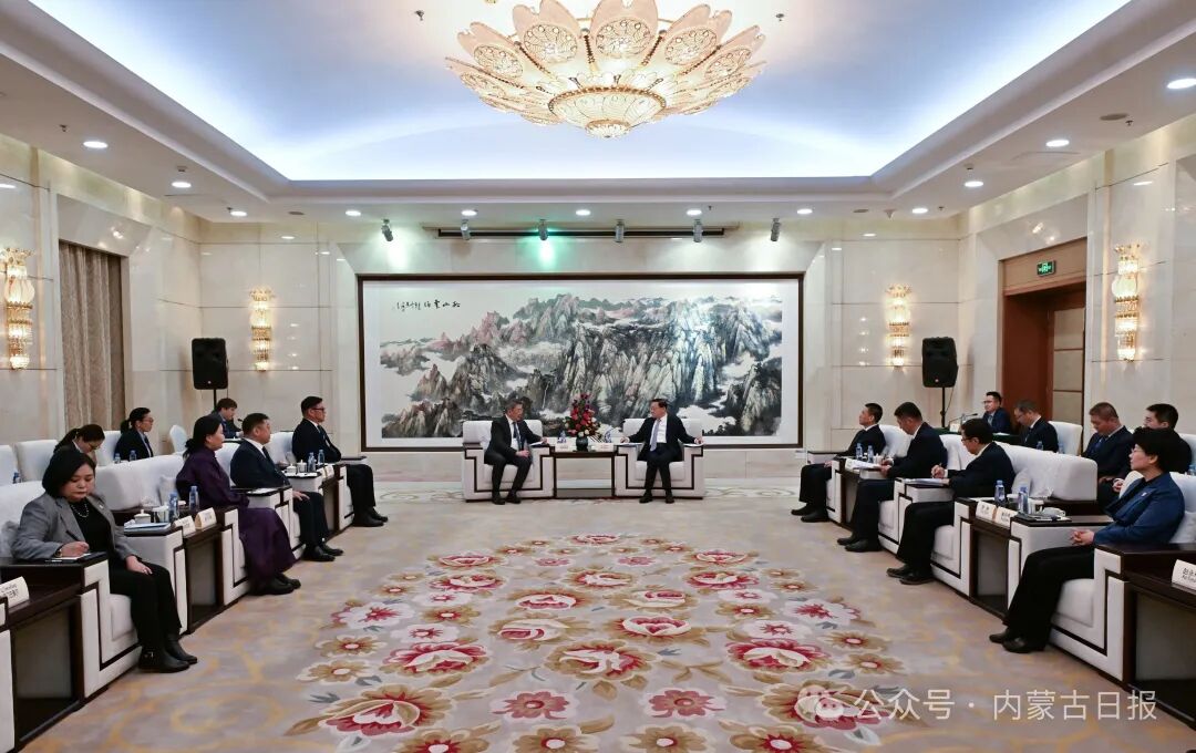 　　12月18日，自治区党委书记王伟中在呼和浩特会见蒙古国驻华大使恩赫包勒德一行。草原云·内蒙古新闻网记者 马建兵 摄