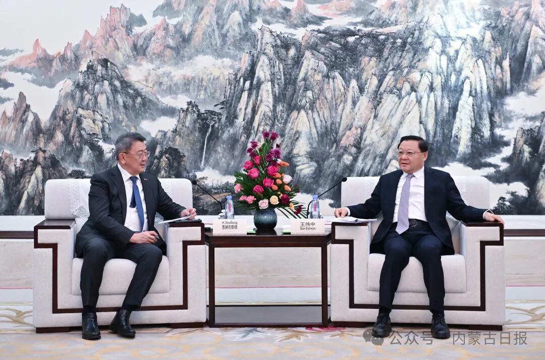 　　12月18日，自治区党委书记王伟中在呼和浩特会见蒙古国驻华大使恩赫包勒德一行。草原云·内蒙古新闻网记者 马建兵 摄