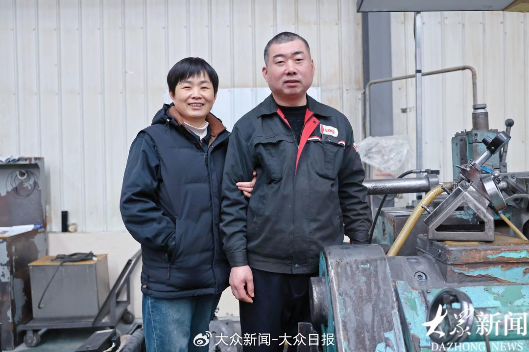 杜其瑞和许光慧是山东冠县人，在公司工作十余年，有三个孩子，养娃工作两不误，夫妻共同书写生活华章。